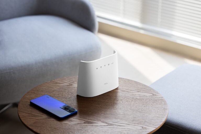 TCL launches the first 5G RedCap Dongle with Snapdragon® X35 5G Modem-RF System at MWC 2024